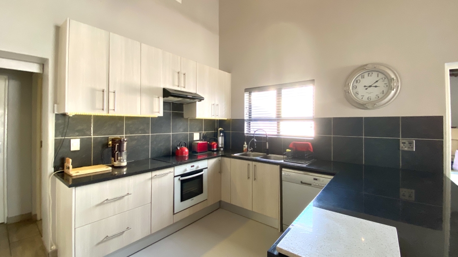 3 Bedroom Property for Sale in Britannia Bay Western Cape